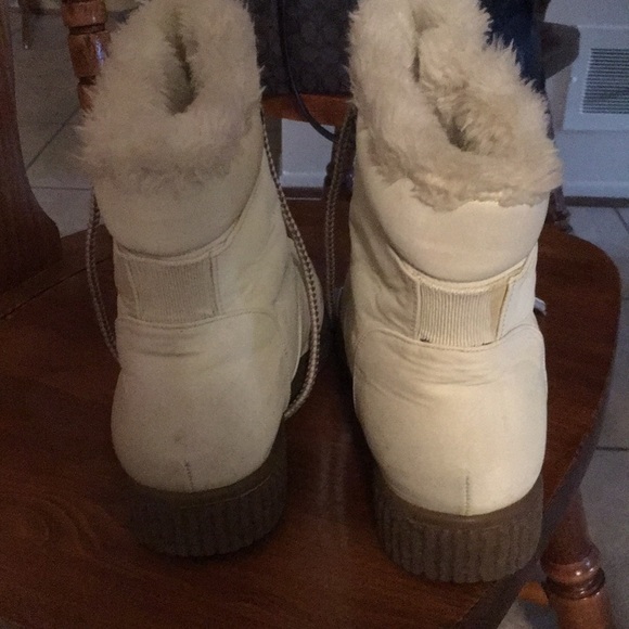 Short Casual All Weather Boots - Picture 3 of 4